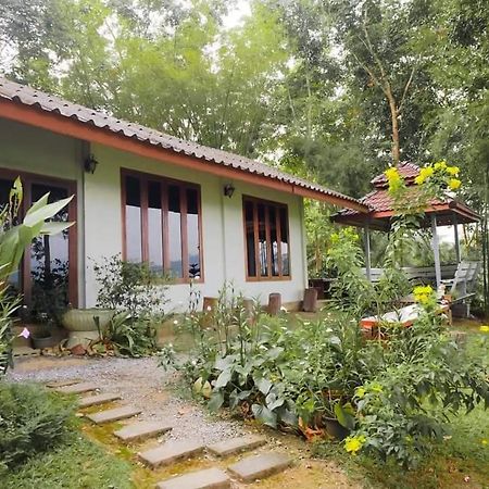 ภูริรักษ์ โฮมสเตย์ Ban Pha Saeng Lang エクステリア 写真