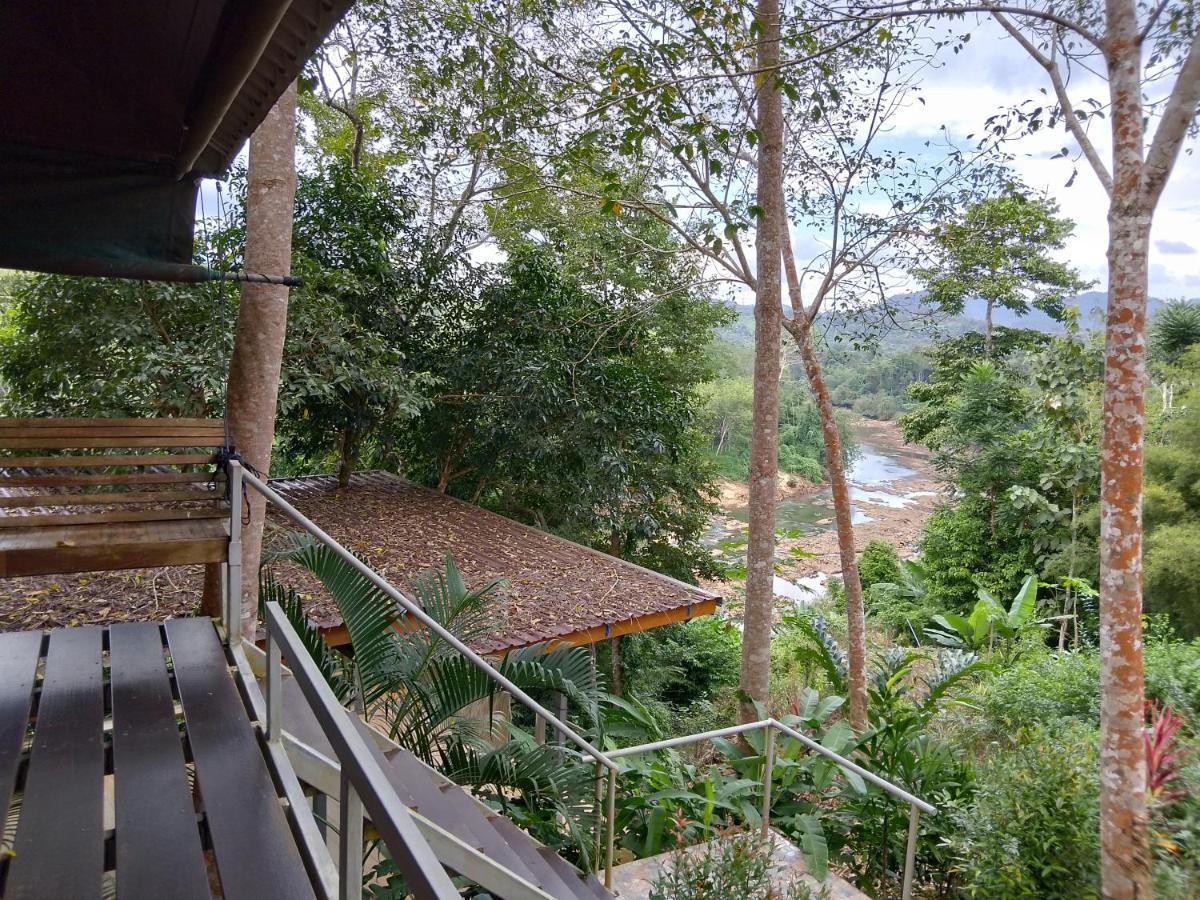 ภูริรักษ์ โฮมสเตย์ Ban Pha Saeng Lang エクステリア 写真