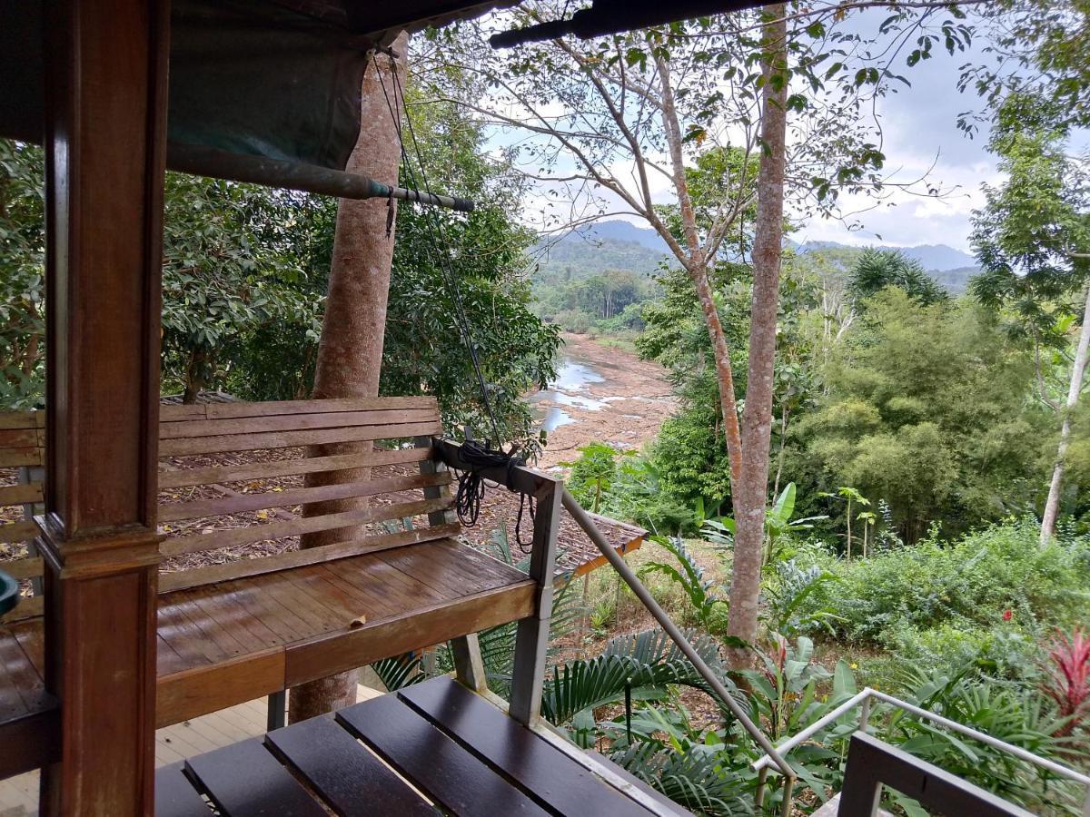 ภูริรักษ์ โฮมสเตย์ Ban Pha Saeng Lang エクステリア 写真